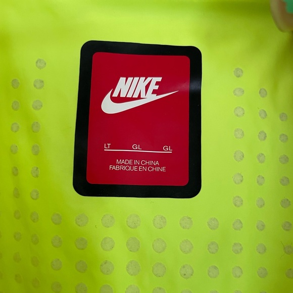 Nike Windbreaker - Picture 3 of 5